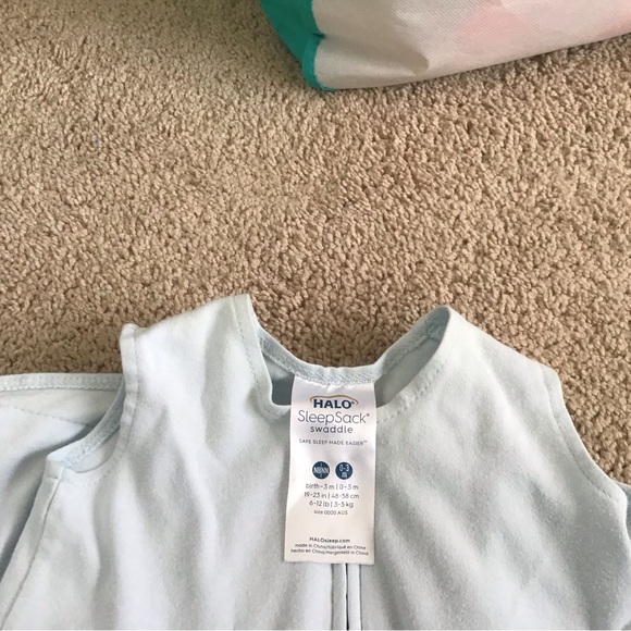 Halo SleepSack Swaddle Birth to 3 Months.
Janie and Jack set Birth to 3 Months. - Picture 7 of 11